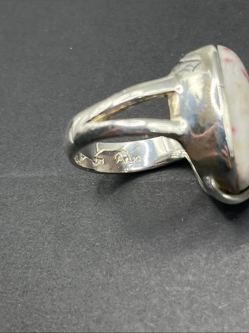 Sterling silver oval Cinnabrite or Cinnibar split shank ring size 8